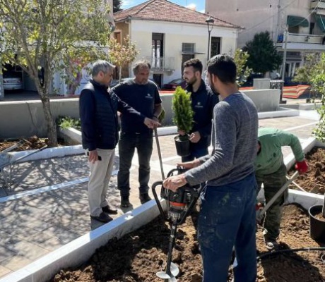 ﻿Ολοκληρώνεται η ανάπλαση της πλατείας Αγίας Βαρβάρας | Τζιούμης: «Θα είναι μία από τις ωραιότερες πλατείες της πόλης μας» (vd)