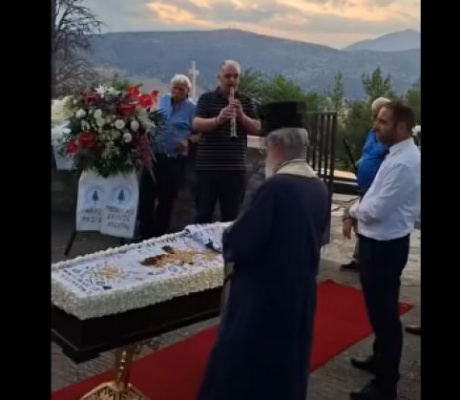 Το κλαρίνο του Παναγιώτη Μπόκου αποχαιρέτησε τον Νίκο Τσέλιο στη Νεστάνη (vd)
