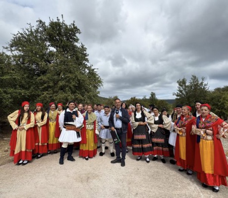 Δείτε το Πρώτο Τσακώνικο Αντάμωμα από το Κανάλι της Βουλής! (vd)