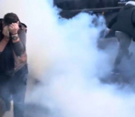 Χημικά κατά των αγροτών από αστυνομικούς στη Θεσσαλία (vd)