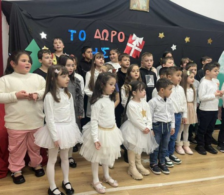 Με αισιοδοξία και ζεστή ατμόσφαιρα η Χριστουγεννιάτικη εορτή του Νηπιαγωγείου και Δημοτικού Σχολείου Δημητσάνας (εικόνες)