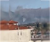 Ενισχύθηκαν οι δυνάμεις στην πυρκαγιά στον Άγιο Σώστη | Ρίχνουν νερό 9 αεροσκάφη και 2 ελικόπτερα (vd)