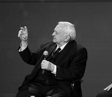 "Η οικογένεια της Νέας Δημοκρατίας αποχαιρετά με θλίψη και σεβασμό ένα ιστορικό της στέλεχος, τον Δημήτρη Τσιγκούνη"