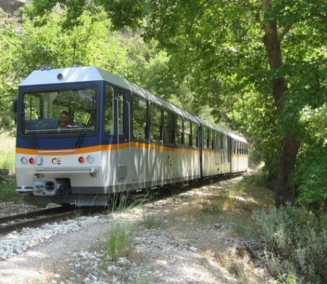 Καλάβρυτα | Βράχος έπεσε στη γραμμή του Οδοντωτού - Ήρθε σε επαφή με τρένο