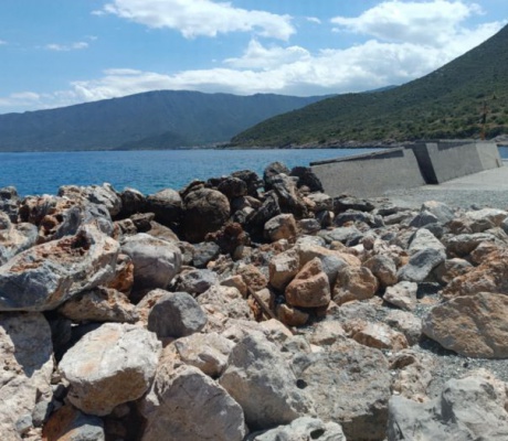 Λιμάνι Πλάκας Λεωνιδίου | Προχωρά η εκκαθάριση της παλιάς εργολαβίας και θα γίνει επαναδημοπράτηση του έργου!