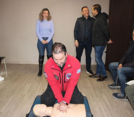 Στη ΔΕΕΠ ΝΔ Αρκαδίας ο Βλάσης για δράση παροχής πρώτων βοηθειών και χρήση απινιδωτή (εικόνες)