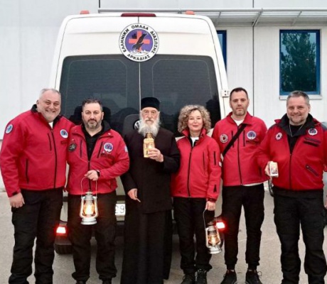 Ελληνική Ομάδα Διάσωσης | Παρέλαβε το Άγιο Φως από το "Ελευθέριος Βενιζέλος" και το μεταφέρει στην Αρκαδία!