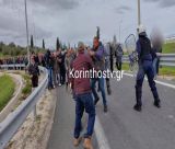 Ένταση με την αστυνομία στο μπλόκο των αγροτών στην Κορινθία (vd)