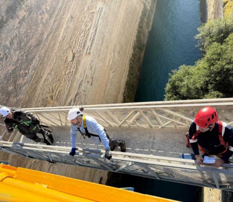 Έλεγχοι στις δύο μεταλλικές γέφυρες του Ισθμού της Κορίνθου από την Περιφέρεια Πελοποννήσου