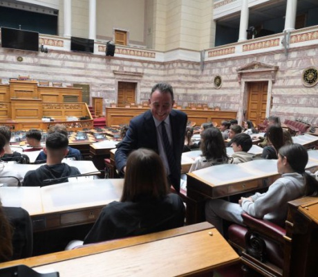 Μαθητές του 2ου Πρότυπου ΓΕΛ Τρίπολης στη Βουλή των Ελλήνων - Υποδοχή από τον Κώστα Βλάση