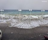 Η θάλασσα βγήκε στην στεριά στην Παραλία Τυρού!