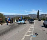 Σφοδρή σύγκρουση αυτοκινήτων και δίκυκλου στην Αργολίδα (εικόνες)