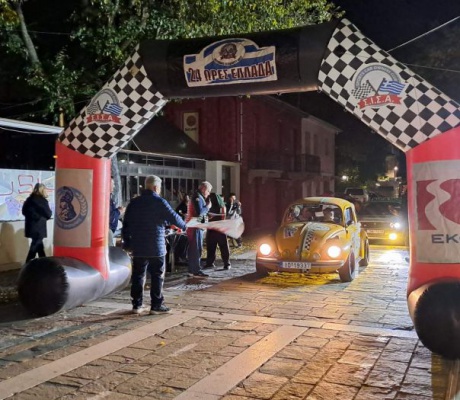 Ιστορικά αυτοκίνητα από τον Rally "24 ώρες Ελλάδα" γέμισαν την πλατεία Άρεως! (εικόνες)