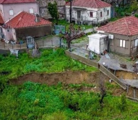 Μαζαράκι Ηλείας | Εγκαταλείπουν τα σπίτια τους οι κάτοικοι - Φοβούνται την κακοκαιρία