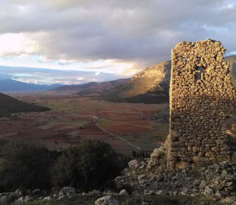 Μυστικά του Μαντινειακού Κάμπου: Ο Πέτρινος Φρουρός του Λουκά
