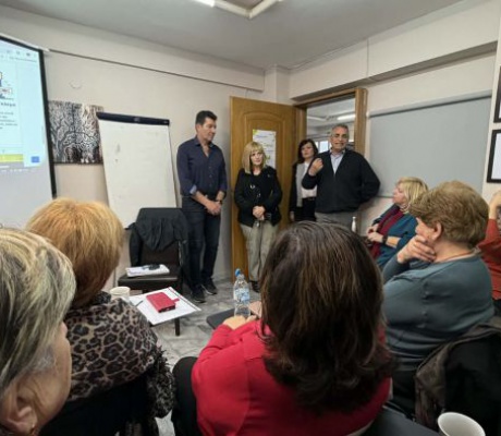 Ψηφιακή εκπαίδευση για τα μέλη του ΚΑΠΗ | Τζιούμης: «Στόχος η ισότιμη πρόσβαση όλων των δημοτών στις ψηφιακές υπηρεσίες» (vd)