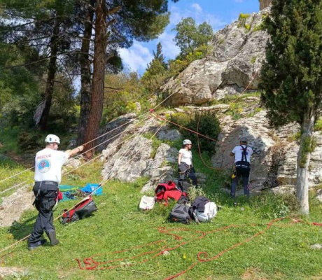 Ελληνική Ομάδα Διάσωσης Αρκαδίας | Εξάσκηση Τμήματος Ορεινής Διάσωσης στη Νεστάνη (εικόνες)