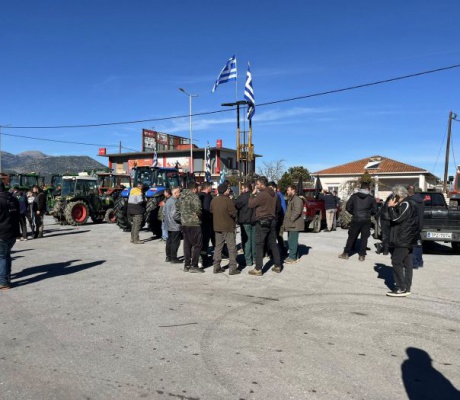 Αγρότες συγκεντρώθηκαν στην Τρίπολη - Πορεία με τρακτέρ | "Ο αγώνας τώρα ξεκινά στην Αρκαδία - Θα έρθει η ώρα να κλείσει και δρόμος"! (vd)
