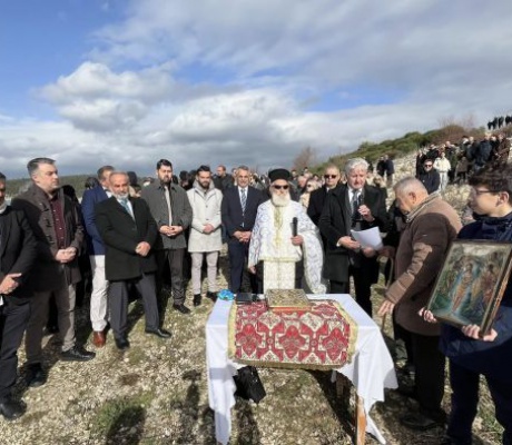 Ο εορτασμός των Θεοφανείων και ο αγιασμός των υδάτων στη λίμνη Τάκα (εικόνες - βίντεο)