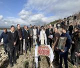 Ο εορτασμός των Θεοφανείων και ο αγιασμός των υδάτων στη λίμνη Τάκα (εικόνες - βίντεο)