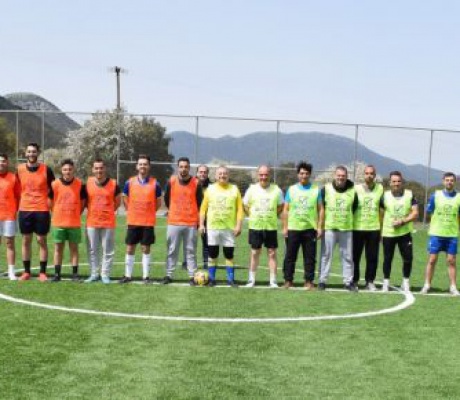 Συναρπαστικός ο φετινός ποδοσφαιρικός αγώνας Νέων-Παλαιμάχων στη Βλαχέρνα! (εικόνες)