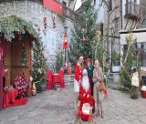 Η φωταγώγηση του χριστουγεννιάτικου δέντρου στο «Χωριό του Αϊ-Βασίλη» στην Καστανίτσα (εικόνες)