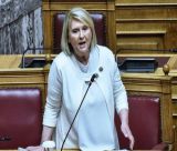 Εποχικοί πυροσβέστες κατά Βούλτεψη: «Να κάτσει στο κλιματιστικό της και να πιει τον καφέ της»