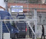 Αποτάχθηκαν ο αστυνομικός της Βουλής και η σύζυγός του που κατηγορούνται για βιασμό των παιδιών τους - Κρατείται στις φυλακές Τρίπολης