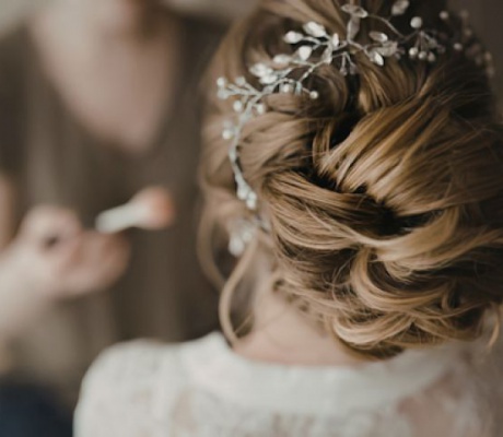 Destination Wedding - Γιατί το νυφικό μακιγιάζ και τα μαλλιά θέλουν ειδικό χειρισμό