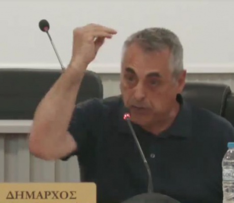 Τζιούμης σε Αγγελακο: "Ντροπιάσατε την πόλη, πέντε άτομα θέλατε να γκρεμιστεί το άγαλμα - Εμείς θα κάνουμε μνημείο τον ανδριάντα"