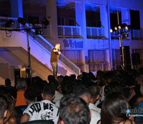 Λεωνίδιο | Sold out ο Αλέξανδρος Τσουβέλας – Μια βραδιά που γέμισε το Λεωνίδιο (vd)