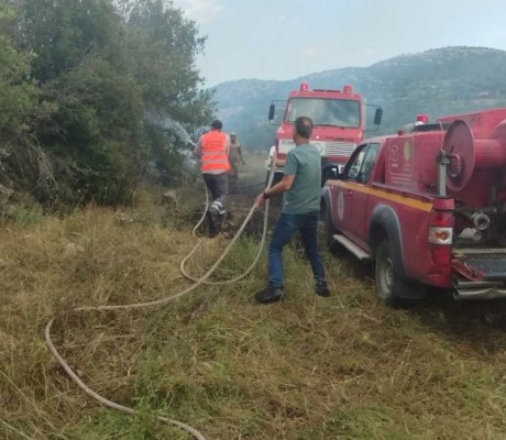 Επικίνδυνη φωτιά έχει ξεσπάσει στην περιοχή της Μαρμαριάς