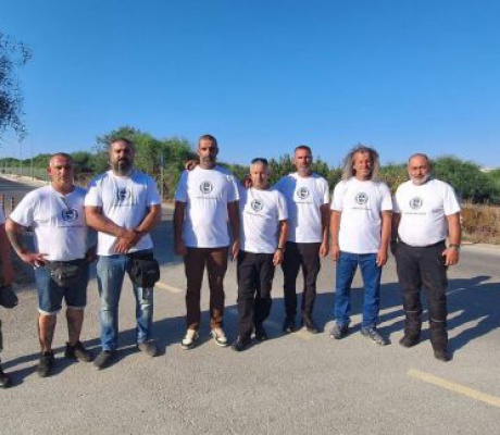 Μοτοπαρέα Λεωνιδίου | Μια συμβολική διανυκτέρευση στο οδόφραγμα που δολοφονήθηκαν ο Τάσος Ισαάκ και ο Σολωμός Σολωμού